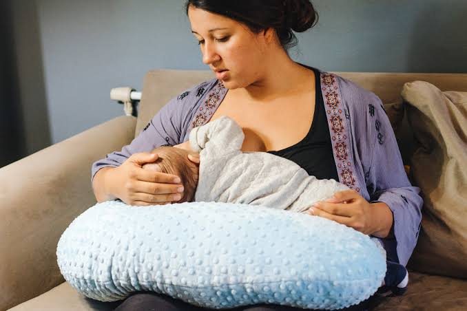 Cotton Mom Feeding Pillow